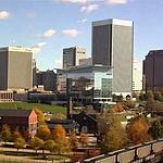 Cruz Inc Radio 102.8 logo